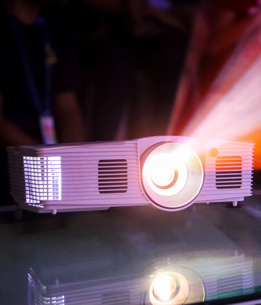Outstanding interactive meeting projector